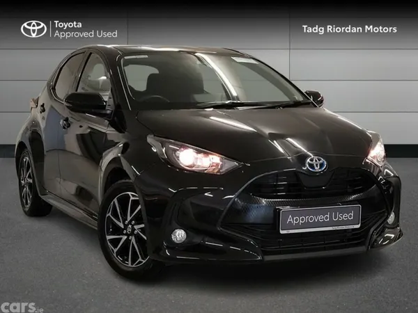 Toyota Yaris Hatchback, Petrol Hybrid, 2024, Black