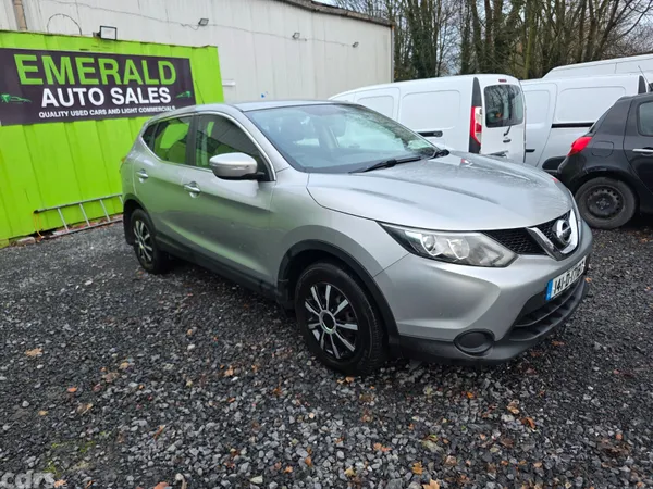 Nissan Qashqai Hatchback, Diesel, 2014, Silver