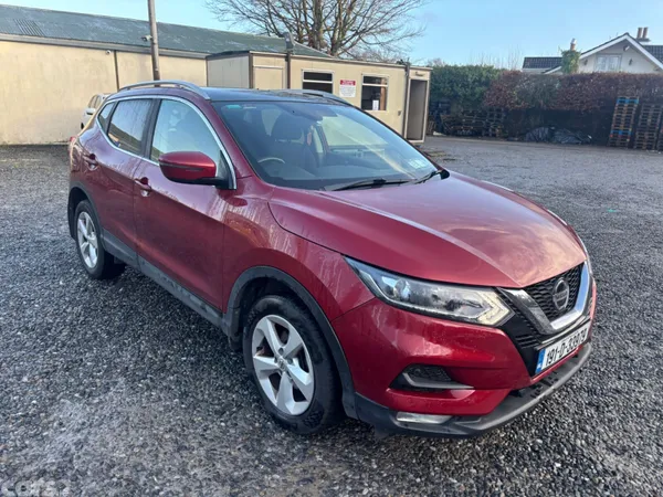 Nissan Qashqai MPV, Petrol, 2019, Red