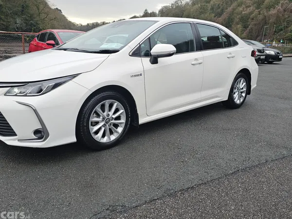 Toyota Corolla Saloon, Petrol Hybrid, 2020, White