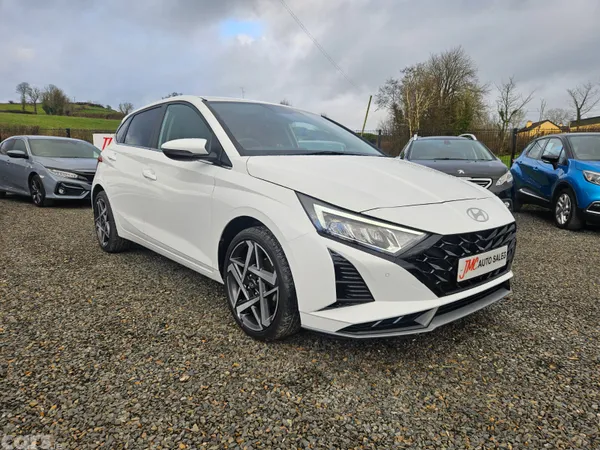Hyundai i20 Hatchback, Petrol, 2024, White