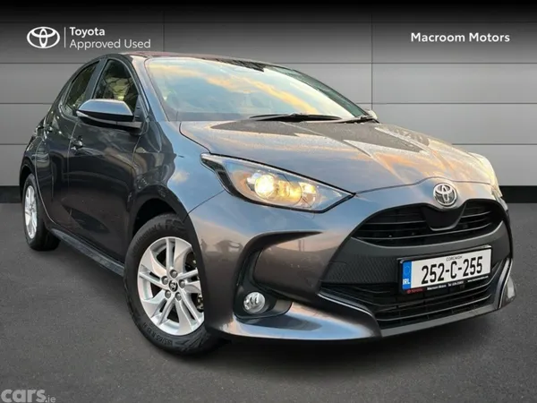 Toyota Yaris Hatchback, Petrol Hybrid, 2025, Grey