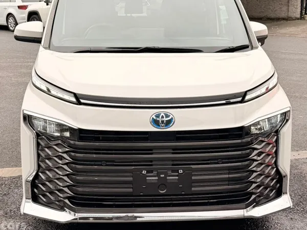 Toyota Voxy MPV, Petrol Hybrid, 2023, White