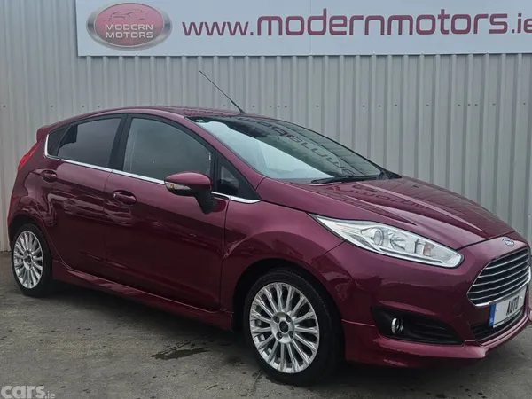 Ford Fiesta Hatchback, Petrol, 2015, Red