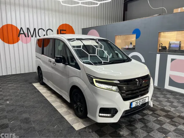 Honda Stepwagon MPV, Petrol Hybrid, 2021, White