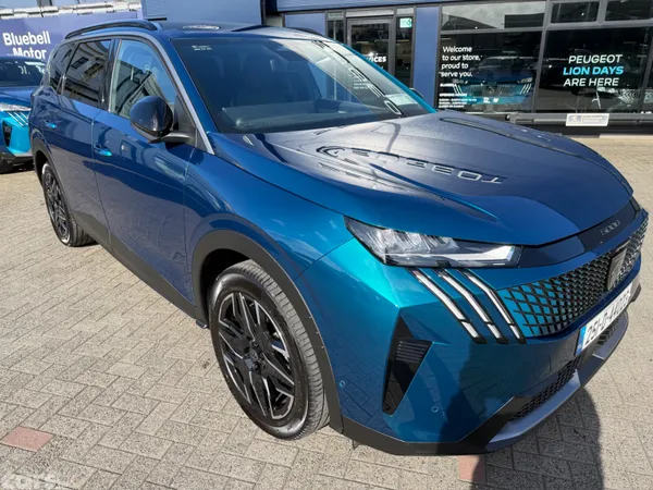 Peugeot 5008 MPV, Petrol, 2025, Blue