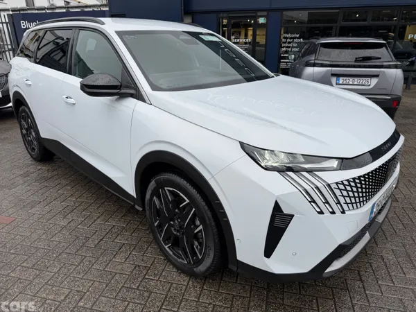 Peugeot 5008 MPV, Petrol, 2025, White