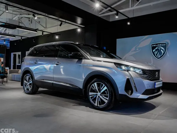 Peugeot 5008 MPV, Diesel, 2024, Grey