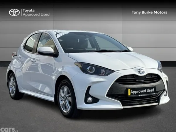 Toyota Yaris Hatchback, Petrol Hybrid, 2020, White