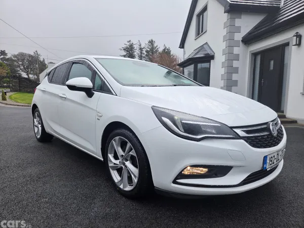 Vauxhall Astra Hatchback, Diesel, 2019, White