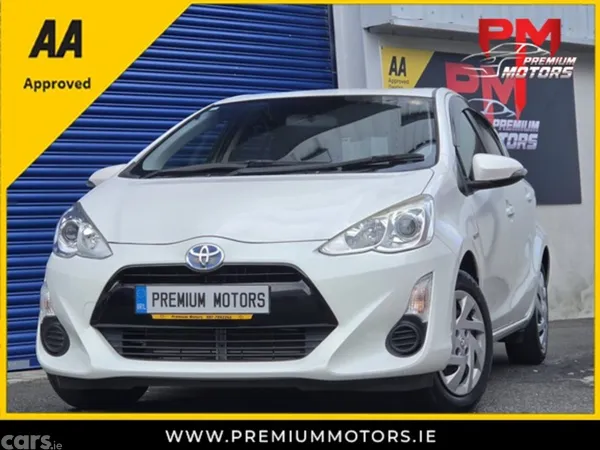 Toyota Aqua Hatchback, Petrol Hybrid, 2015, White