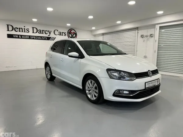 Volkswagen Polo Hatchback, Petrol, 2016, White