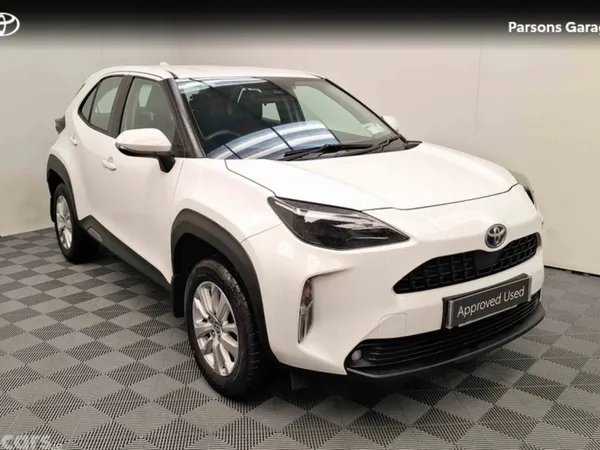 Toyota Yaris Cross Hatchback, Petrol Hybrid, 2024, White