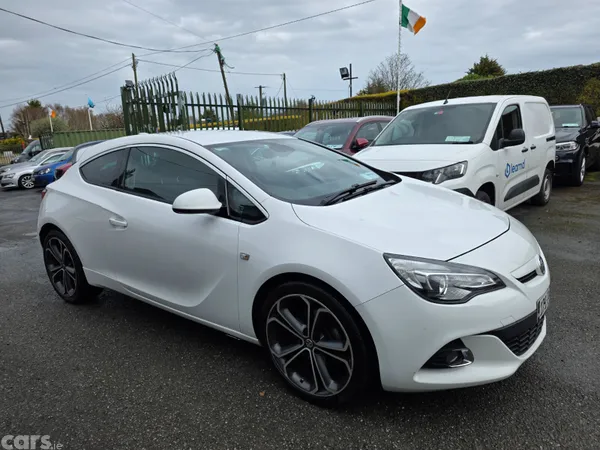 Vauxhall Astra Hatchback, Petrol, 2017, White