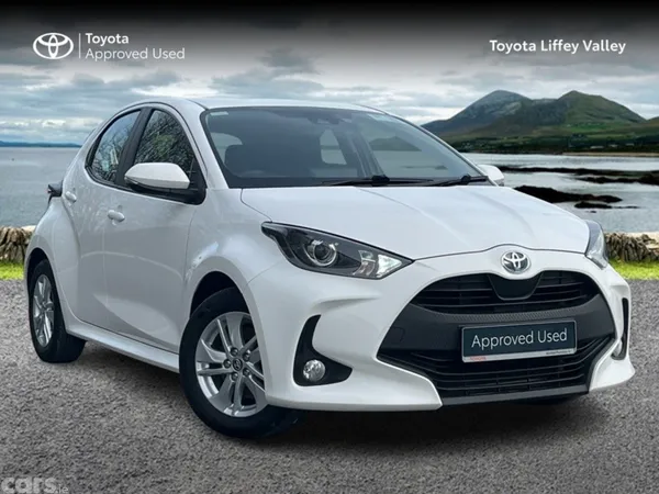Toyota Yaris Hatchback, Petrol Hybrid, 2023, White