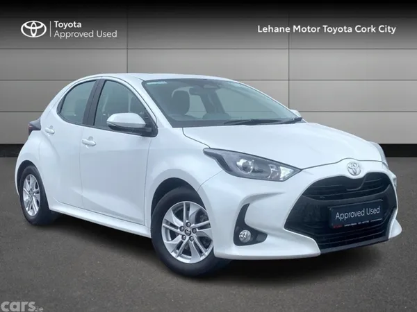 Toyota Yaris Hatchback, Petrol Hybrid, 2024, White