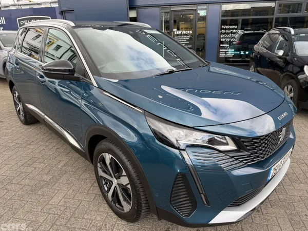 Peugeot 5008 MPV, Diesel, 2025, Blue