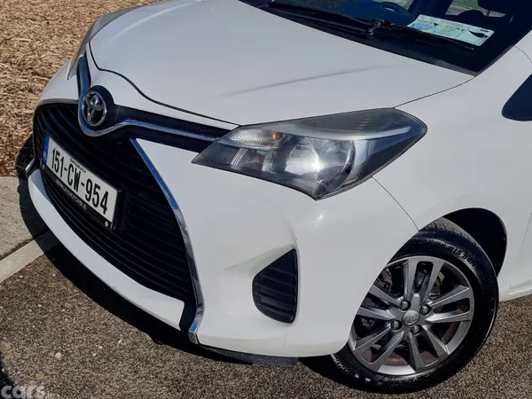 Toyota Yaris Hatchback, Petrol, 2015, White