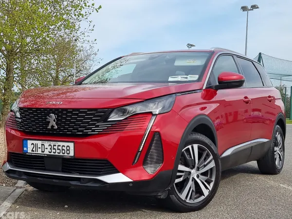 Peugeot 5008 MPV, Petrol, 2021, Red