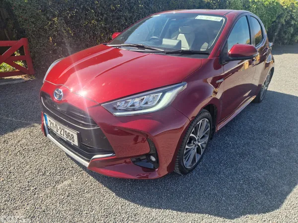 Toyota Yaris Hatchback, Petrol Hybrid, 2021, Red