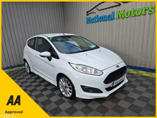 Ford Fiesta Hatchback, Petrol, 2015, White