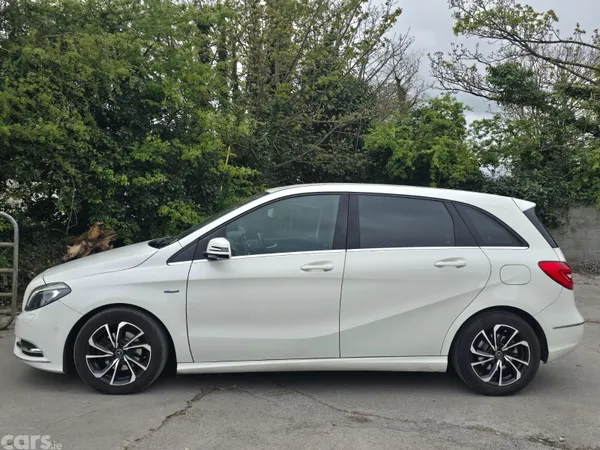 Mercedes-Benz B-Class MPV, Petrol, 2012, White