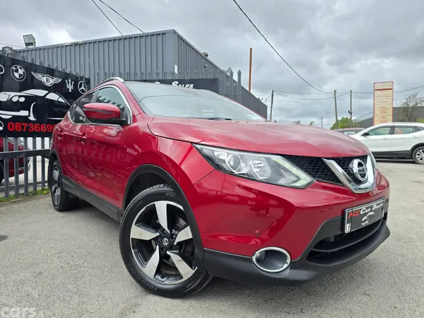 Nissan Qashqai SUV, Diesel, 2017, Red