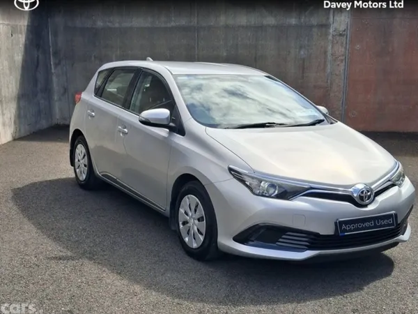 Toyota Auris Hatchback, Petrol, 2016, Silver