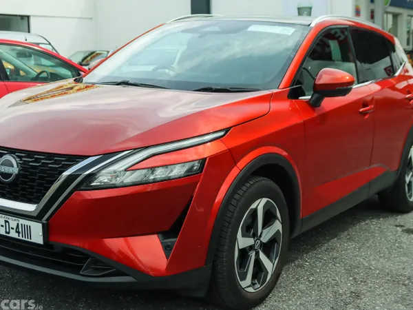 Nissan Qashqai MPV, Petrol, 2023, Red