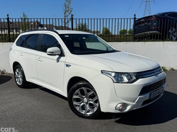 Mitsubishi Outlander SUV, Petrol Plug-in Hybrid, 2015, White