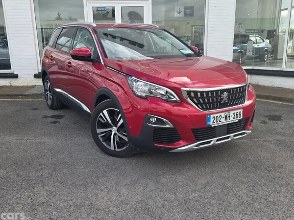 Peugeot 5008 MPV, Diesel, 2020, Red