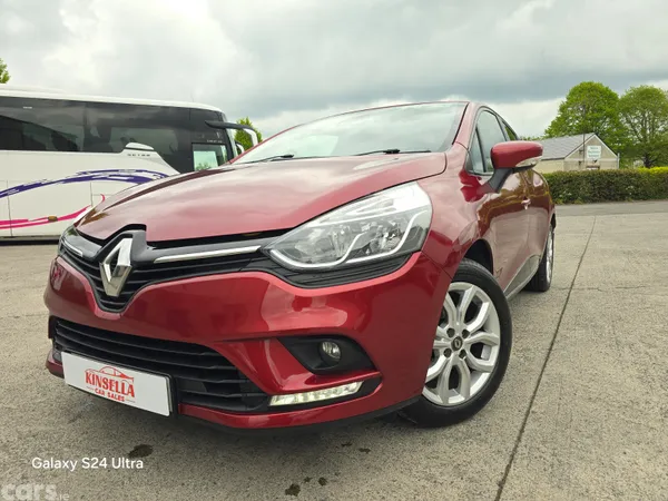Renault Clio Hatchback, Petrol, 2019, Red