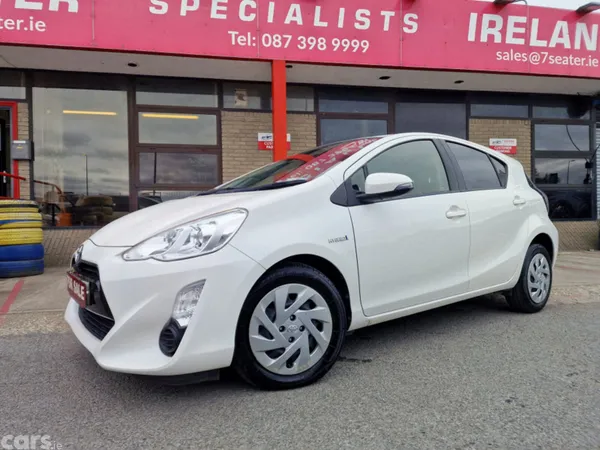 Toyota Aqua Hatchback, Petrol Hybrid, 2017, White