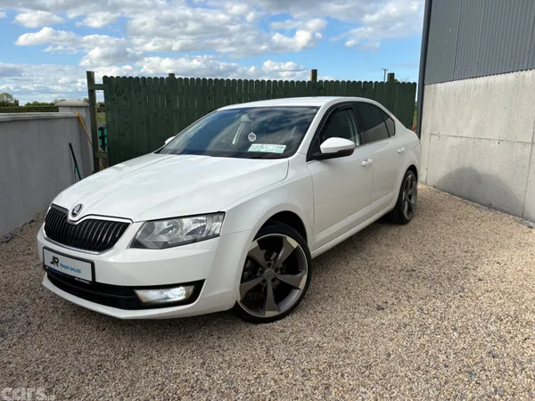 Skoda Octavia Saloon, Diesel, 2016, White