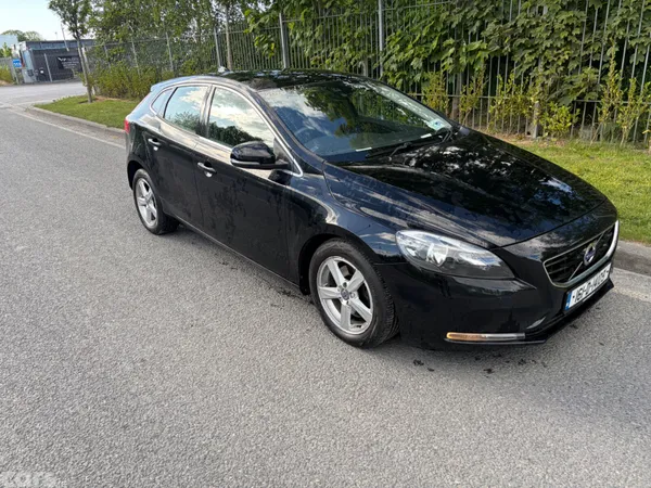 Volvo V40 Hatchback, Diesel, 2016, Black