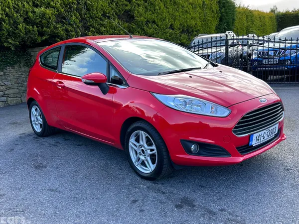 Ford Fiesta Hatchback, Petrol, 2014, Red