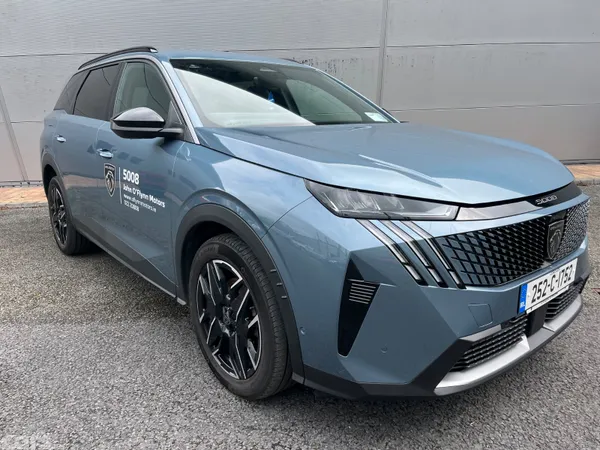 Peugeot 5008 MPV, Petrol Hybrid, 2025, Blue