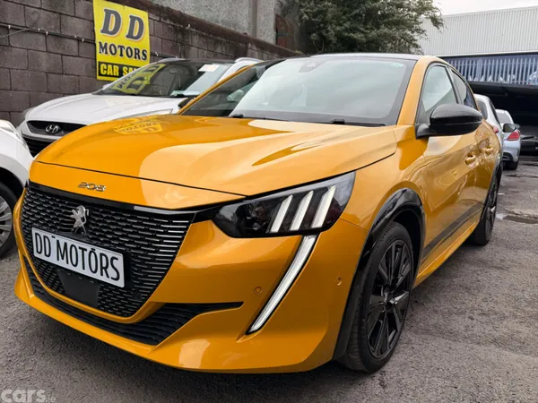 Peugeot 208 Hatchback, Petrol, 2021, Yellow