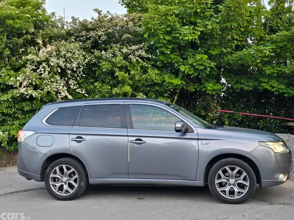 Mitsubishi Outlander SUV, Petrol Plug-in Hybrid, 2015, Grey