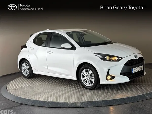 Toyota Yaris Hatchback, Petrol Hybrid, 2023, White