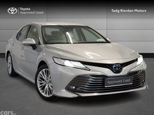 Toyota Camry Saloon, Petrol Hybrid, 2021, Silver