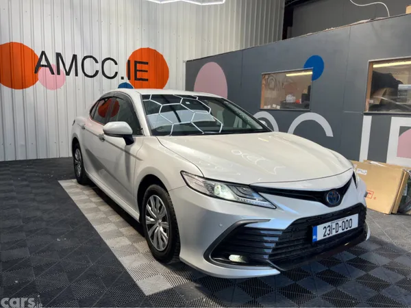 Toyota Camry Saloon, Petrol, 2023, White