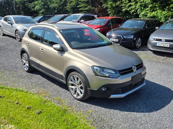 Volkswagen Polo Hatchback, Petrol, 2017, Gold
