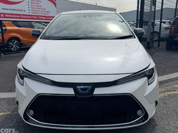Toyota Corolla Saloon, Petrol Hybrid, 2020, White