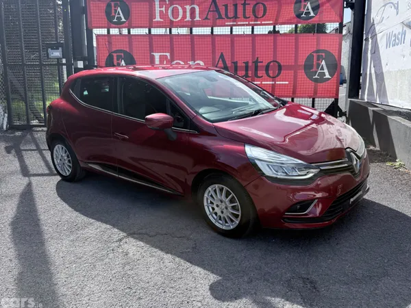 Renault Clio Hatchback, Petrol, 2017, Red