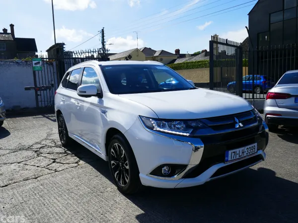 Mitsubishi Outlander SUV, Petrol Hybrid, 2017, White