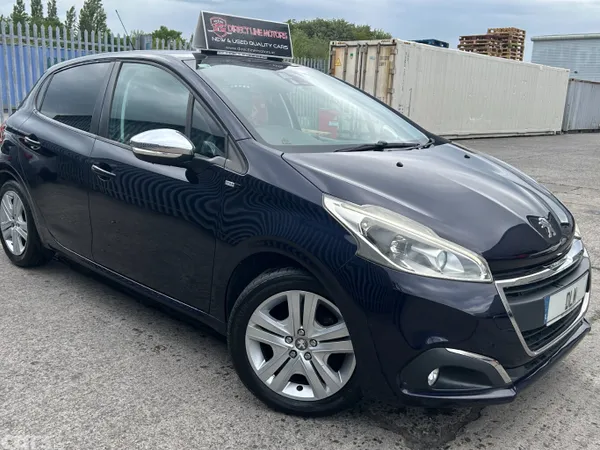 Peugeot 208 Hatchback, Petrol, 2016, Red