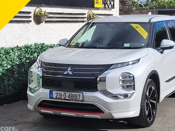 Mitsubishi Outlander SUV, Petrol Plug-in Hybrid, 2023, White