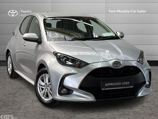 Toyota Yaris Hatchback, Petrol Hybrid, 2024, Silver