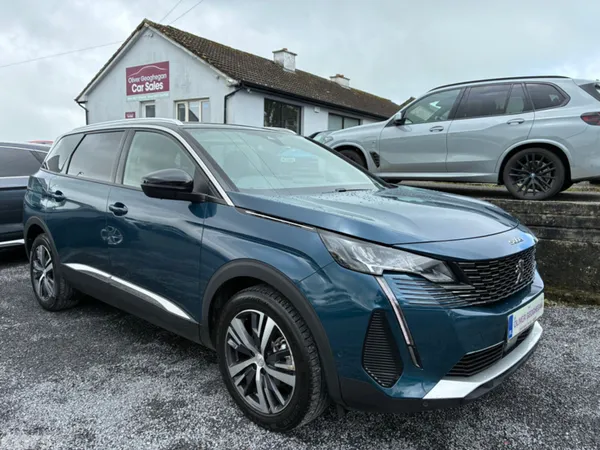 Peugeot 5008 MPV, Diesel, 2023, Blue